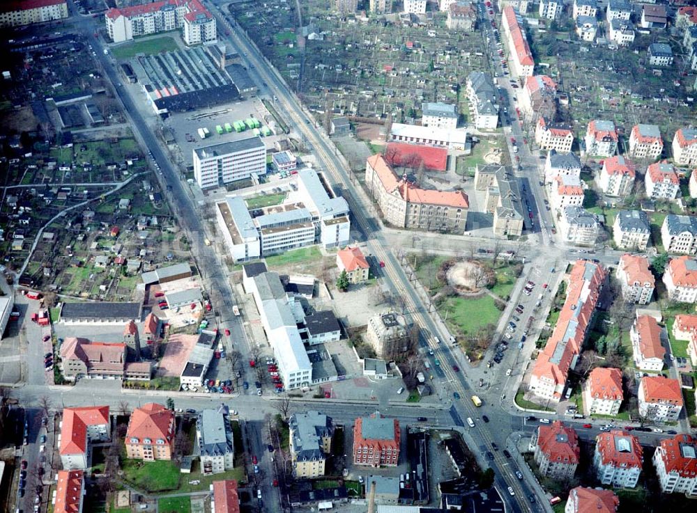 Aerial image Dresden - Striesen - Geschäfts- und Dienstleistungszentrum Pohland - Passage der HVB - Projekt GmbH an der Schandauer Straße / Pohlandplatz in Dresden - Striesen.