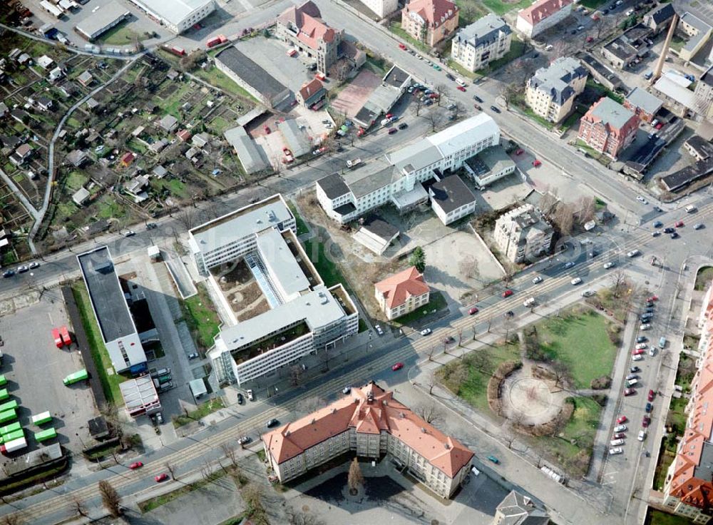 Dresden - Striesen from the bird's eye view: Geschäfts- und Dienstleistungszentrum Pohland - Passage der HVB - Projekt GmbH an der Schandauer Straße / Pohlandplatz in Dresden - Striesen.