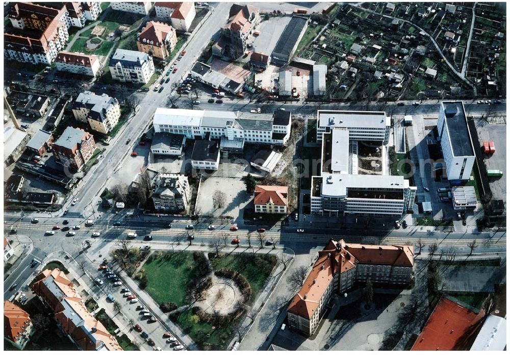 Aerial image Dresden - Striesen - Geschäfts- und Dienstleistungszentrum Pohland - Passage der HVB - Projekt GmbH an der Schandauer Straße / Pohlandplatz in Dresden - Striesen.