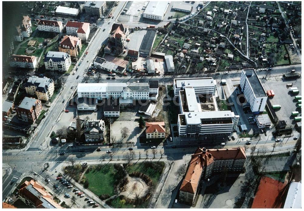 Dresden - Striesen from the bird's eye view: Geschäfts- und Dienstleistungszentrum Pohland - Passage der HVB - Projekt GmbH an der Schandauer Straße / Pohlandplatz in Dresden - Striesen.