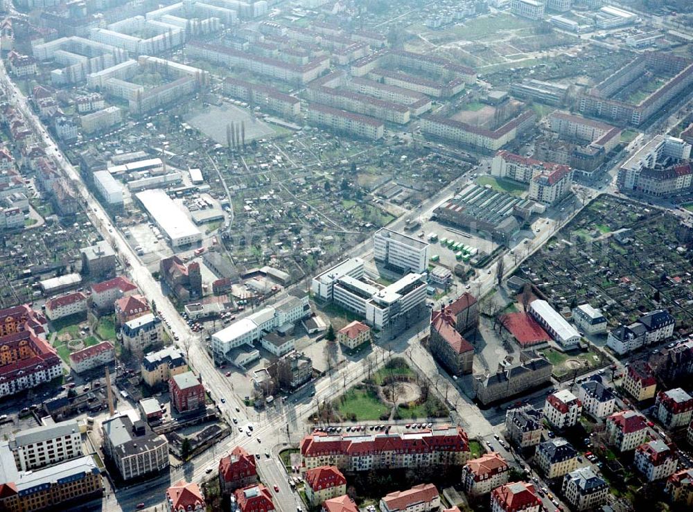 Aerial image Dresden - Striesen - Geschäfts- und Dienstleistungszentrum Pohland - Passage der HVB - Projekt GmbH an der Schandauer Straße / Pohlandplatz in Dresden - Striesen.