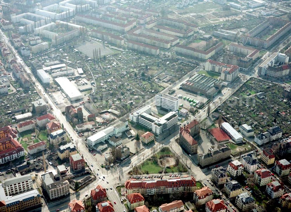 Dresden - Striesen from above - Geschäfts- und Dienstleistungszentrum Pohland - Passage der HVB - Projekt GmbH an der Schandauer Straße / Pohlandplatz in Dresden - Striesen.