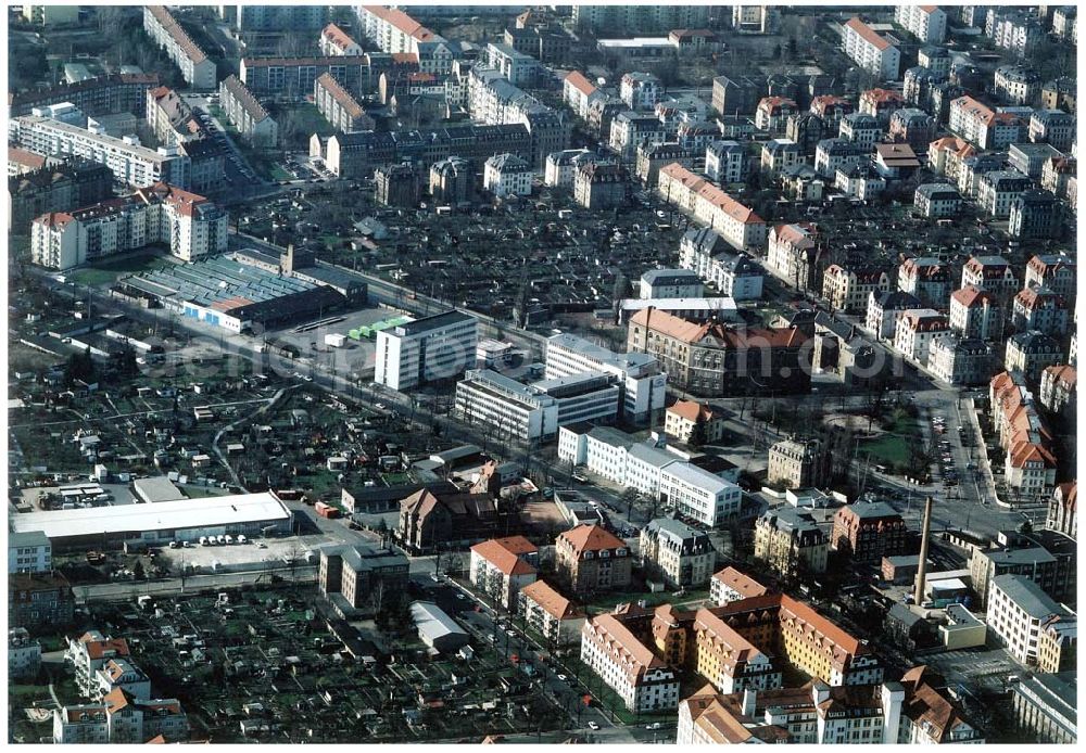 Dresden - Striesen from the bird's eye view: Geschäfts- und Dienstleistungszentrum Pohland - Passage der HVB - Projekt GmbH an der Schandauer Straße / Pohlandplatz in Dresden - Striesen.