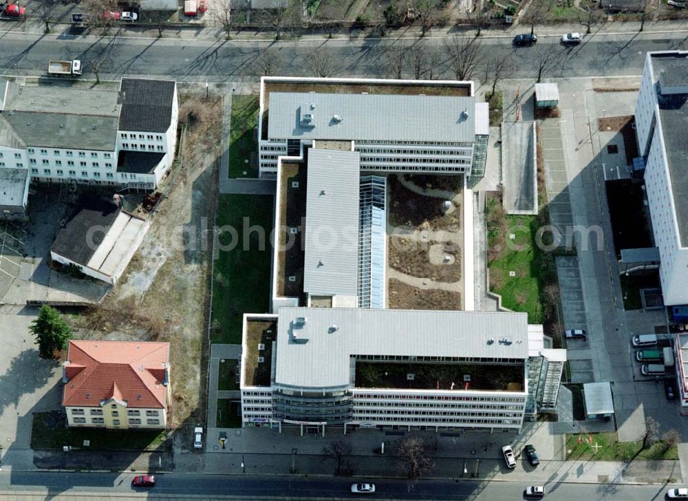 Aerial image Dresden - Striesen - Geschäfts- und Dienstleistungszentrum Pohland - Passage der HVB - Projekt GmbH an der Schandauer Straße / Pohlandplatz in Dresden - Striesen.