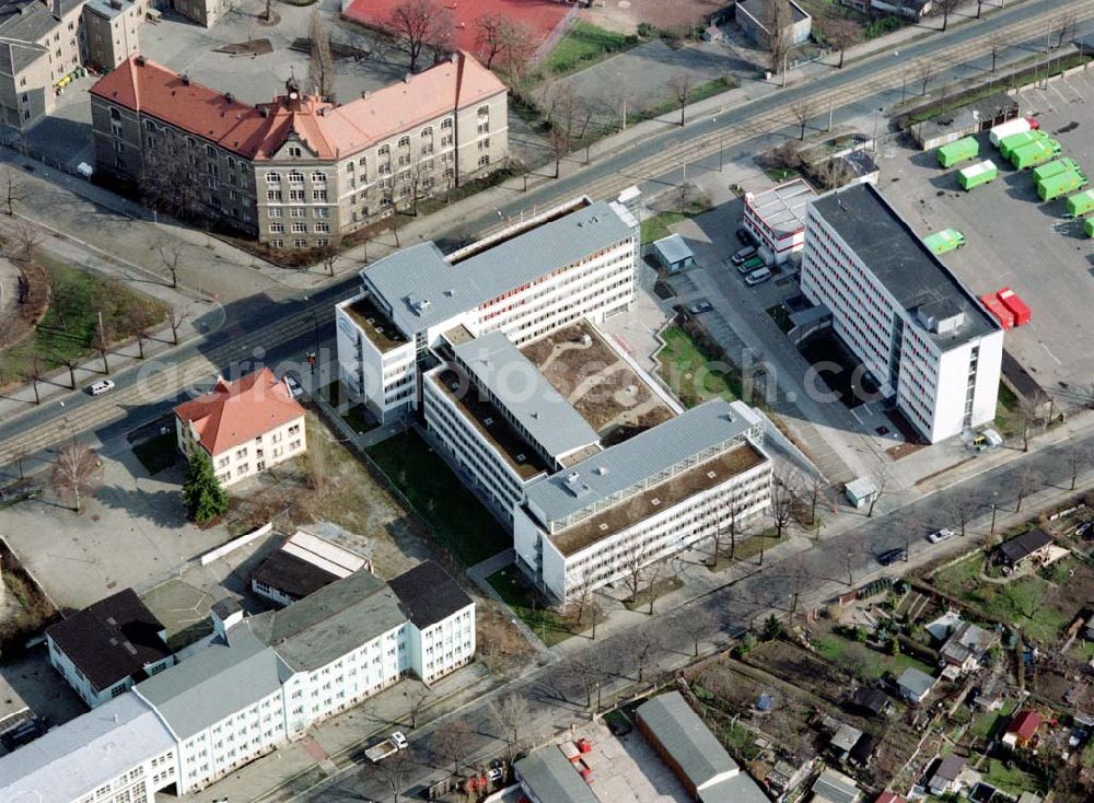 Dresden - Striesen from the bird's eye view: Geschäfts- und Dienstleistungszentrum Pohland - Passage der HVB - Projekt GmbH an der Schandauer Straße / Pohlandplatz in Dresden - Striesen.