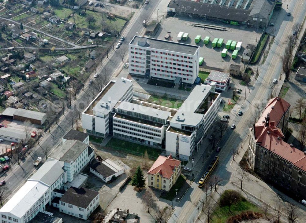 Aerial image Dresden - Striesen - Geschäfts- und Dienstleistungszentrum Pohland - Passage der HVB - Projekt GmbH an der Schandauer Straße / Pohlandplatz in Dresden - Striesen.