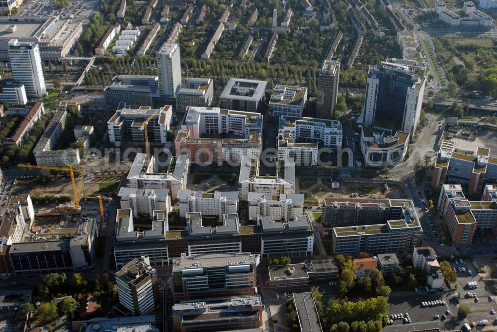 Aerial image Frankfurt am Main - Blick auf die Gebäude der Firmen Wayss & Freytag und American Express Services Europe Ltd. - Zweigniederlassung Frankfurt am Main - Geschäftsführer: Werner Decker (Vorsitzender)/ Michael Mühl - Postanschrift: Theodor-Heuss-Allee 112, 60486 Frankfurt Kontakt: Telefon: 069 / 9797 1000 ; Telefax: 069 / 9797 1500