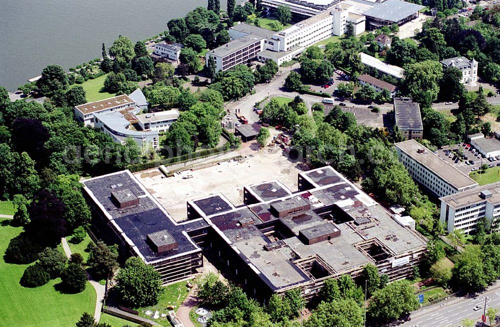 Bonn from the bird's eye view: Geschäftshaus- und Büroneubau am Stadtzentrum von Bonn. Datum: 26.05.03