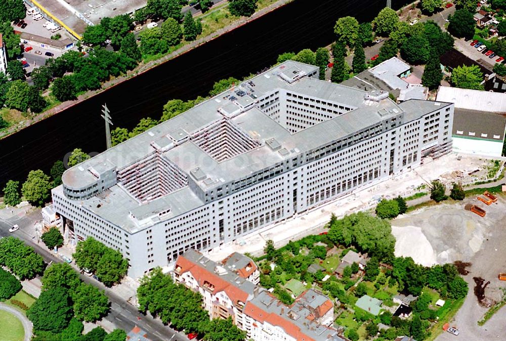 Berlin from the bird's eye view: 30.06.1995 Geschäftshaus am Tegeler Hafen