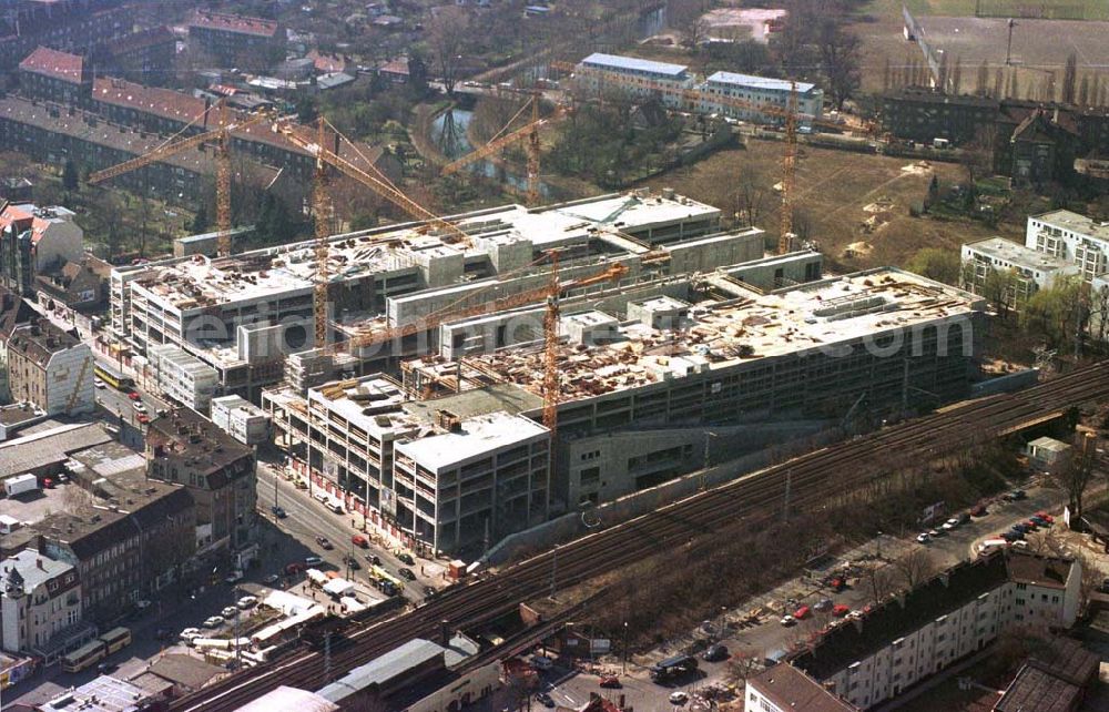 Aerial photograph Berlin - Köpenick - Geschäftshausbau Forum Köpenick am S-Bahnhof Berlin - Köpenick