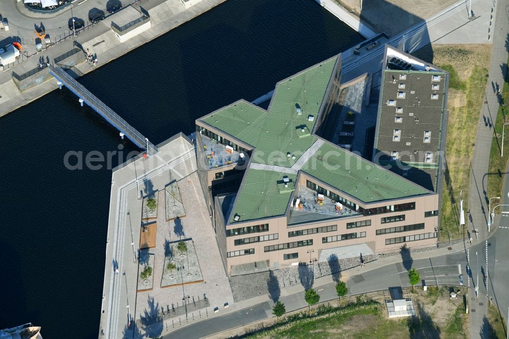 Aerial photograph Rostock - Construction site to build a new office and commercial building of Centogene AG Am Strande on Holzhalbinsel in Rostock in the state Mecklenburg - Western Pomerania, Germany