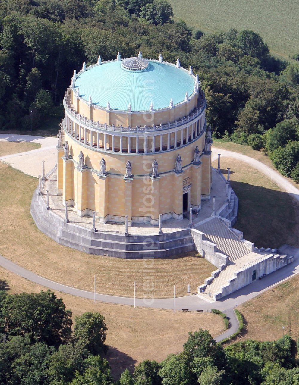 Kelheim from the bird's eye view: Tourist attraction of the historic monument Befreiungshalle Kelheim on street Befreiungshallestrasse in the district Hohenpfahl in Kelheim in the state Bavaria, Germany