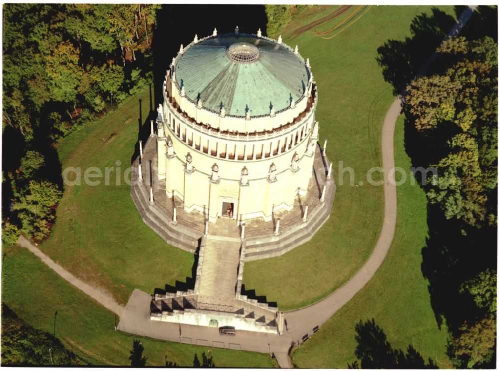 Kelheim from the bird's eye view: Tourist attraction of the historic monument Befreiungshalle Kelheim in the district Hohenpfahl in Kelheim in the state Bavaria, Germany