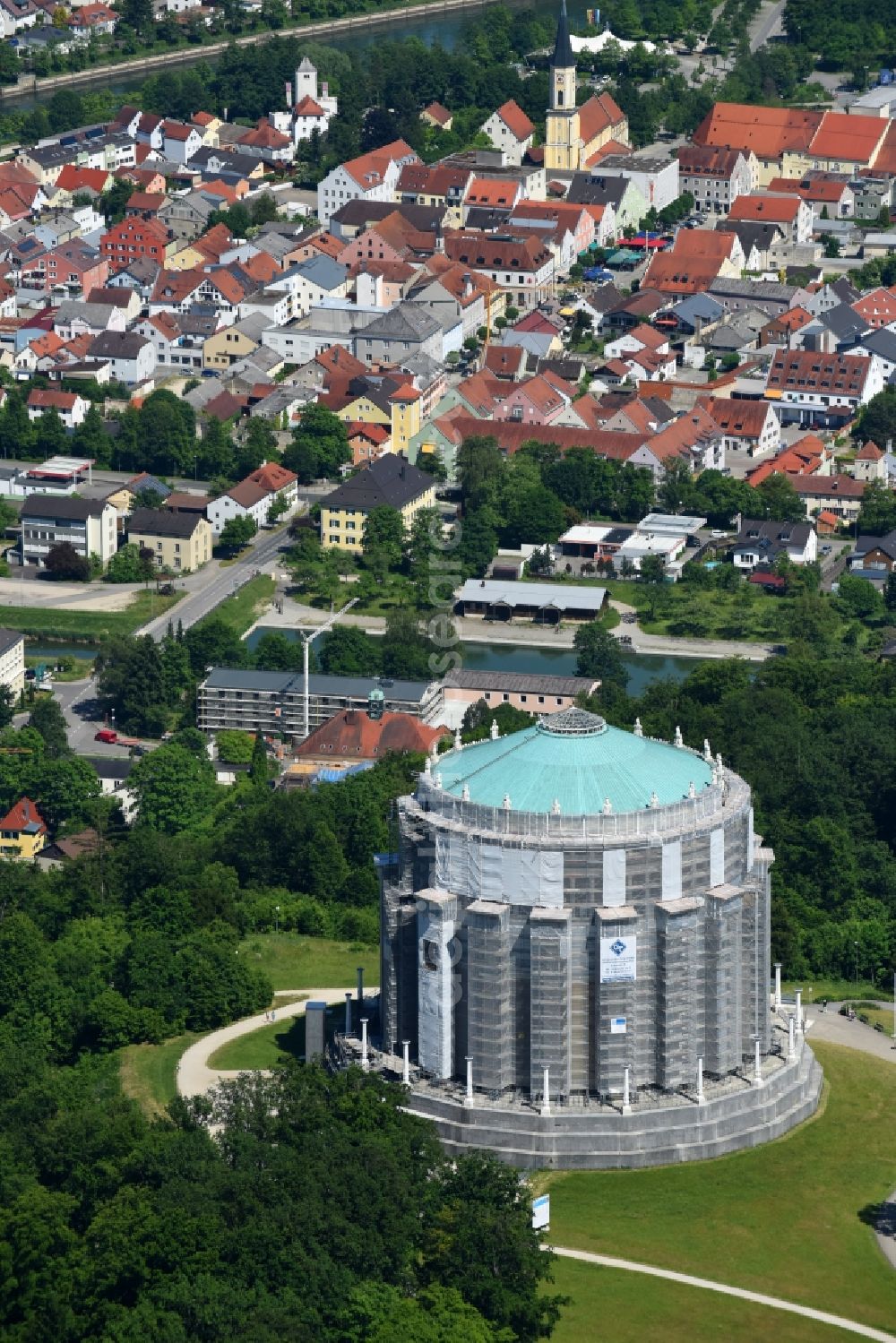 Aerial photograph Kelheim - Tourist attraction of the historic monument Befreiungshalle Kelheim in the district Hohenpfahl in Kelheim in the state Bavaria, Germany