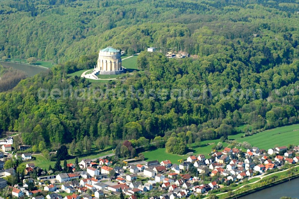 Aerial image Kelheim - Tourist attraction of the historic monument Befreiungshalle Kelheim in the district Hohenpfahl in Kelheim in the state Bavaria, Germany