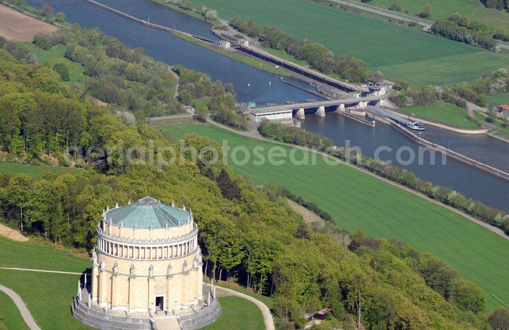 Kelheim from the bird's eye view: Tourist attraction of the historic monument Befreiungshalle Kelheim in the district Hohenpfahl in Kelheim in the state Bavaria, Germany