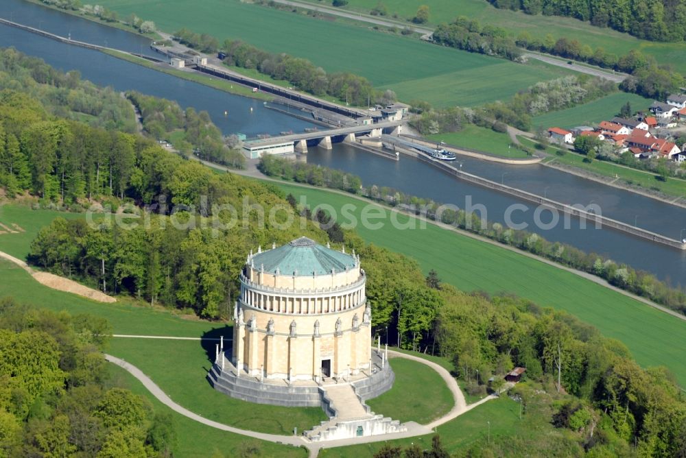 Aerial photograph Kelheim - Tourist attraction of the historic monument Befreiungshalle Kelheim in the district Hohenpfahl in Kelheim in the state Bavaria, Germany