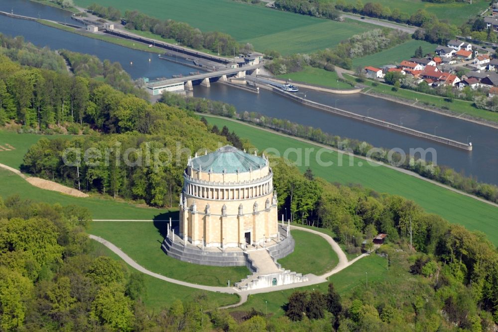 Kelheim from above - Tourist attraction of the historic monument Befreiungshalle Kelheim in the district Hohenpfahl in Kelheim in the state Bavaria, Germany