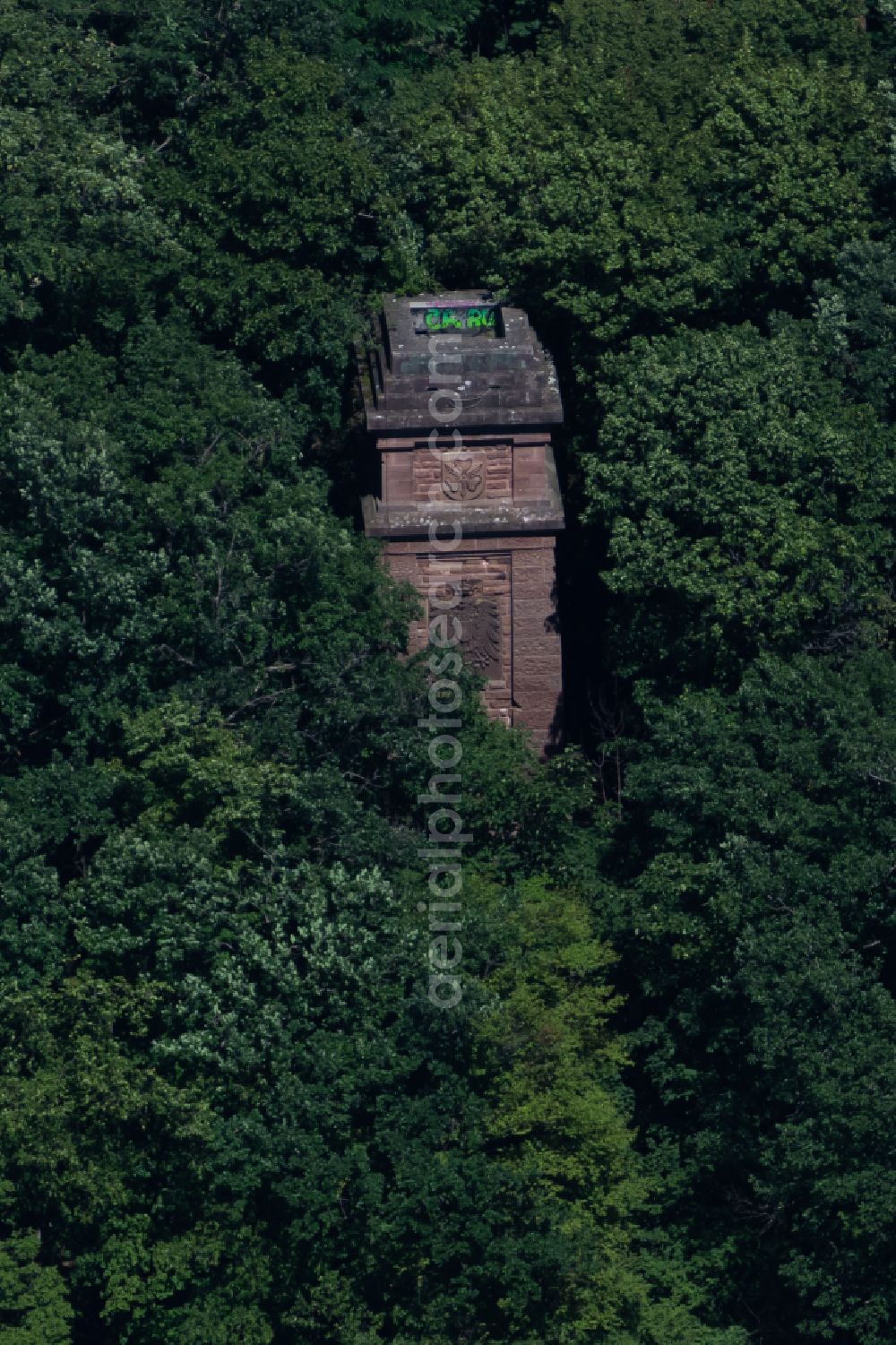 Aerial image Freiburg im Breisgau - Tourist attraction of the historic monument Bismarckturm on St. Peter-Felsen on Schlossberg in Freiburg im Breisgau in the state Baden-Wuerttemberg, Germany