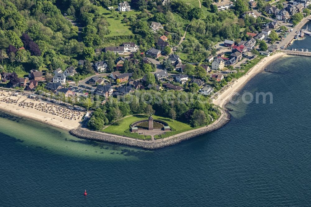 Aerial photograph Heikendorf - Tourist attraction of the historic monument U-Boot Ehrenmal in the district Moeltenort in Heikendorf in the state Schleswig-Holstein, Germany