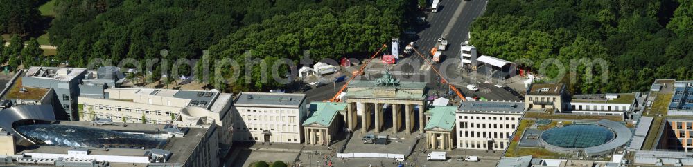 Berlin from above - Tourist attraction of the historic monument Brandenburger Tor on Pariser Platz - Unter den Linden in the district Mitte in Berlin, Germany