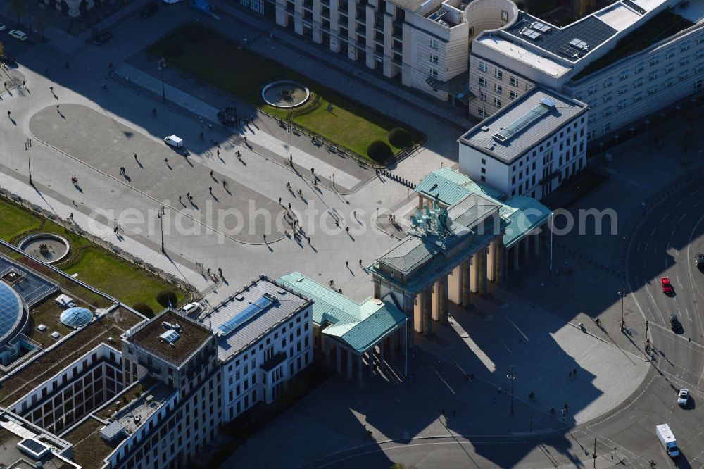 Berlin from above - Tourist attraction of the historic monument Brandenburger Tor on Pariser Platz - Unter den Linden in the district Mitte in Berlin, Germany