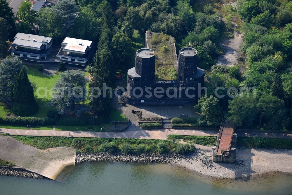 Aerial photograph Remagen - Tourist attraction of the historic monument Bruecke von Remagen An of Alten Rheinbruecke on Rheinpromenade in Remagen in the state Rhineland-Palatinate, Germany