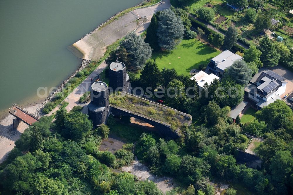 Aerial photograph Remagen - Tourist attraction of the historic monument Bruecke von Remagen An of Alten Rheinbruecke on Rheinpromenade in Remagen in the state Rhineland-Palatinate, Germany