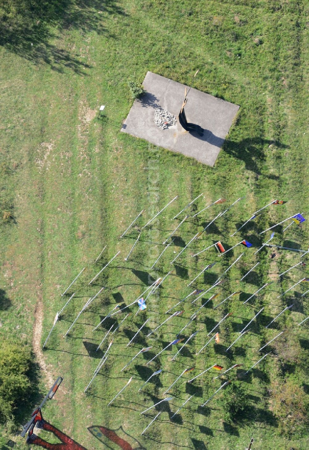 Henneberg from the bird's eye view: Tourist attraction of the historic monument auf dem ehemaligen Mauerstreifen der ehemaligen Staatsgrenze DDR - BRB in Henneberg in the state Thuringia