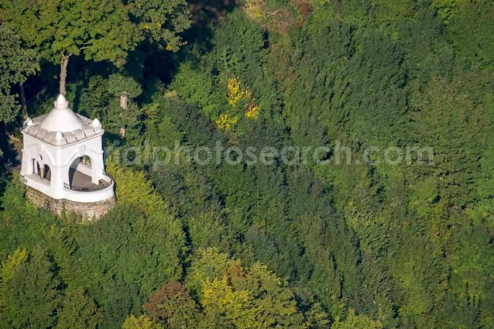 Aerial photograph Arnsberg - Tourist attraction of the historic monument of Ehmsendenkmal in of Laurentiusstrasse in Arnsberg in the state North Rhine-Westphalia, Germany