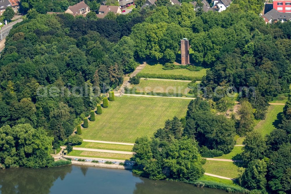 Aerial image Gelsenkirchen - History Monument Memorial Gelsenkirchen, commemorating the victims of the wars in Gelsenkirchen Buer district, in Gelsenkirchen in North Rhine-Westphalia. The memorial was built on a hill near the Lake Starnberg, in Buerschen greenbelt