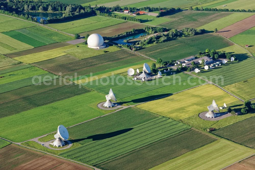 Aerial photograph Raisting - Tourist attraction of the historic monument Erdfunkstelle Raisting in Raisting in the state Bavaria. The so-called radome, a spherical air-inflated tent, is available as a technical monument conservation