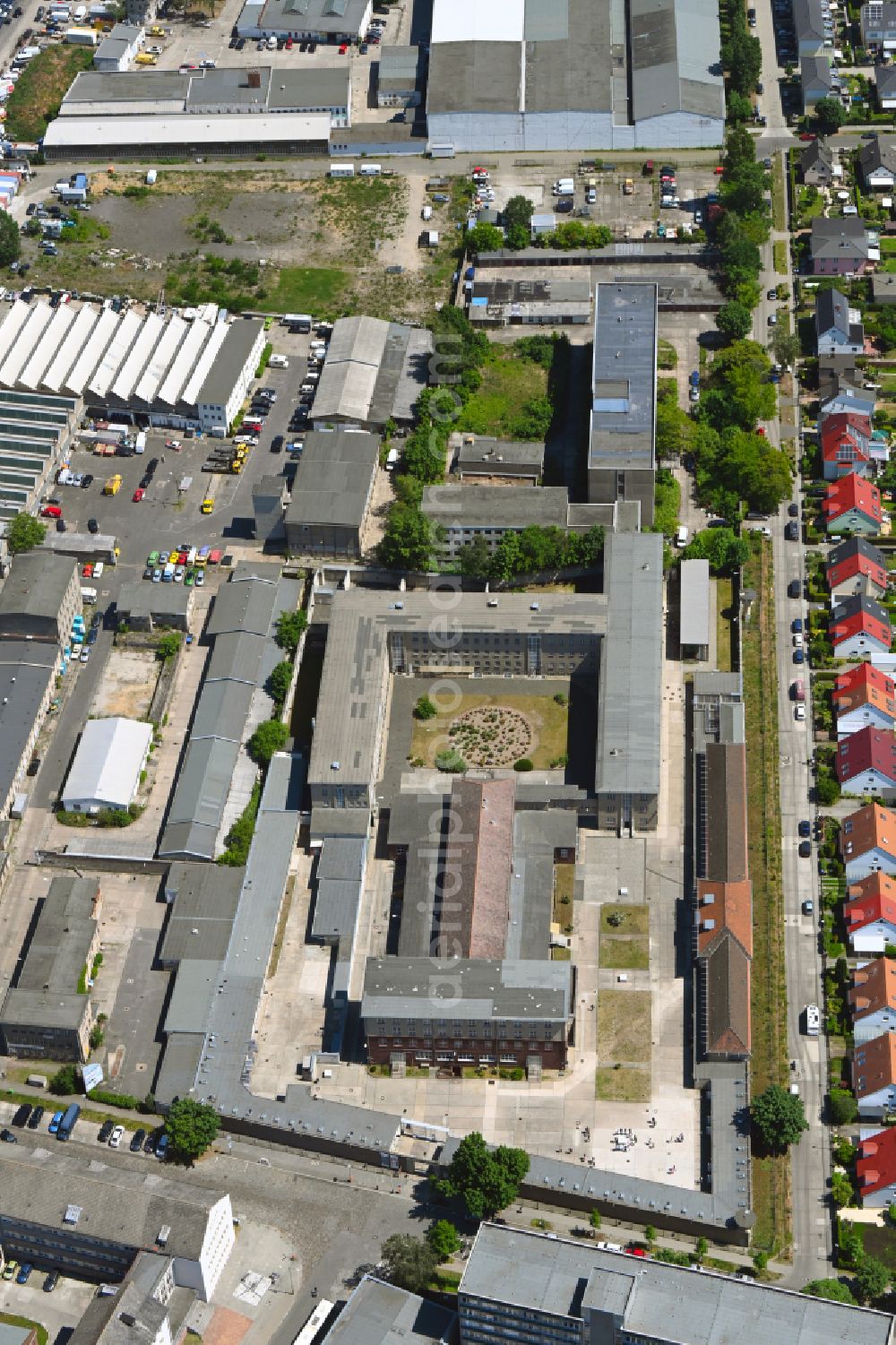 Berlin from the bird's eye view: Tourist attraction of the historic monument Gedenkstaette Berlin-Hohenschoenhausen on Genslerstrasse in the district Alt-Hohenschoenhausen in Berlin