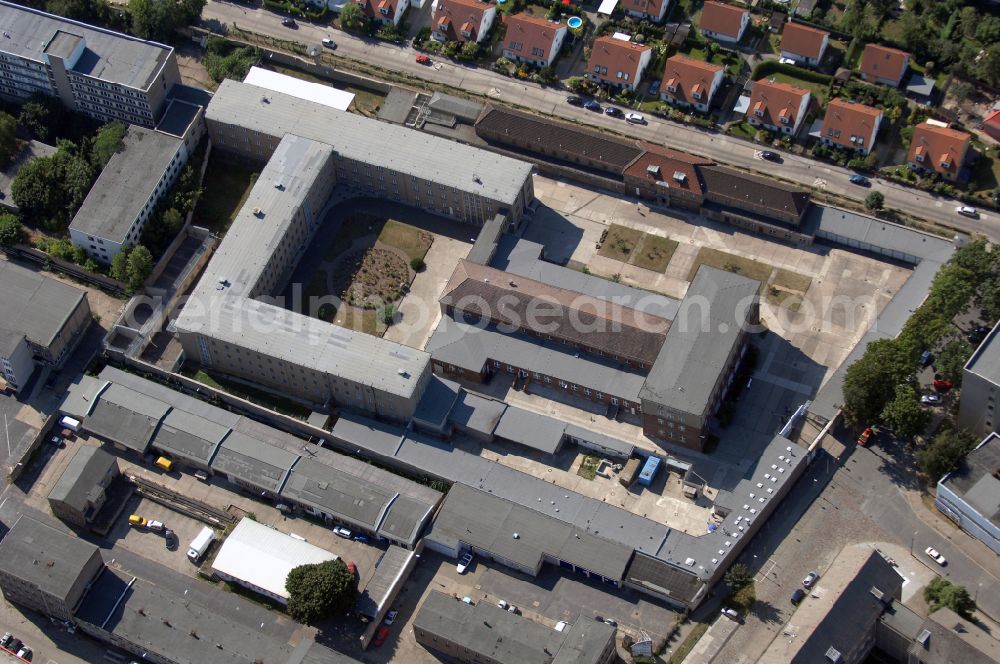 Berlin from the bird's eye view: Tourist attraction of the historic monument Gedenkstaette Berlin-Hohenschoenhausen on Genslerstrasse in the district Alt-Hohenschoenhausen in Berlin