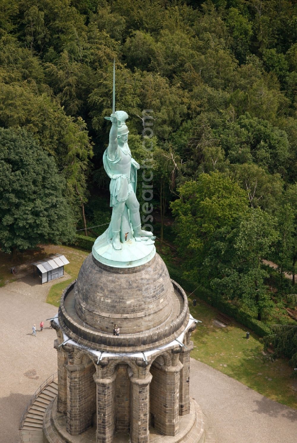 Detmold from above - Tourist attraction of the historic monument Hermannsdenkmal on forest Teuteburger Wald in Detmold in the state North Rhine-Westphalia