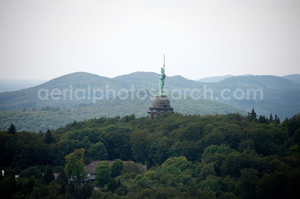 Detmold from the bird's eye view: Tourist attraction of the historic monument Hermannsdenkmal on forest Teuteburger Wald in Detmold in the state North Rhine-Westphalia