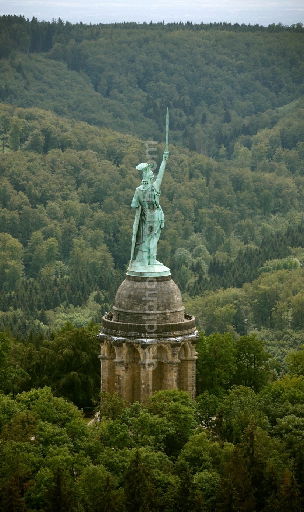 Detmold from above - Tourist attraction of the historic monument Hermannsdenkmal on forest Teuteburger Wald in Detmold in the state North Rhine-Westphalia