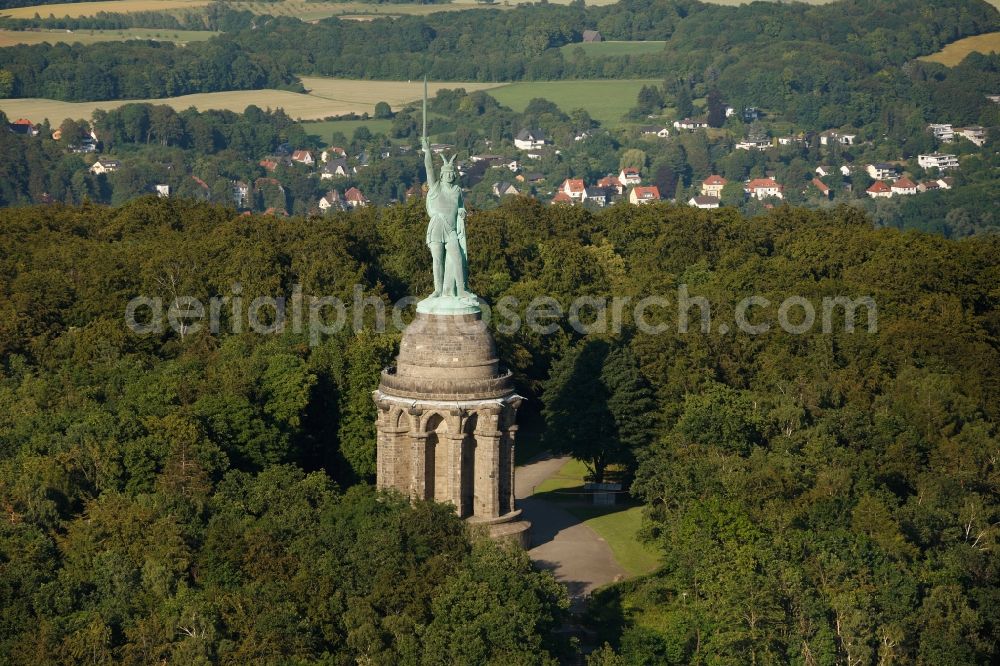 Detmold from the bird's eye view: Tourist attraction of the historic monument Hermannsdenkmal on forest Teuteburger Wald in Detmold in the state North Rhine-Westphalia