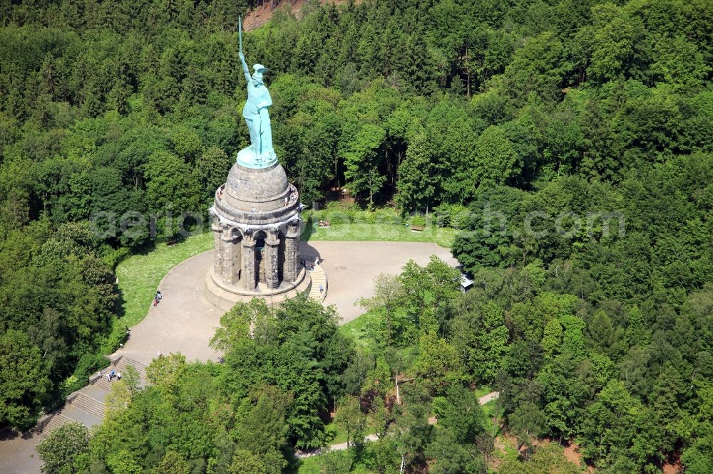 Detmold from the bird's eye view: Tourist attraction of the historic monument Hermannsdenkmal on forest Teuteburger Wald in Detmold in the state North Rhine-Westphalia