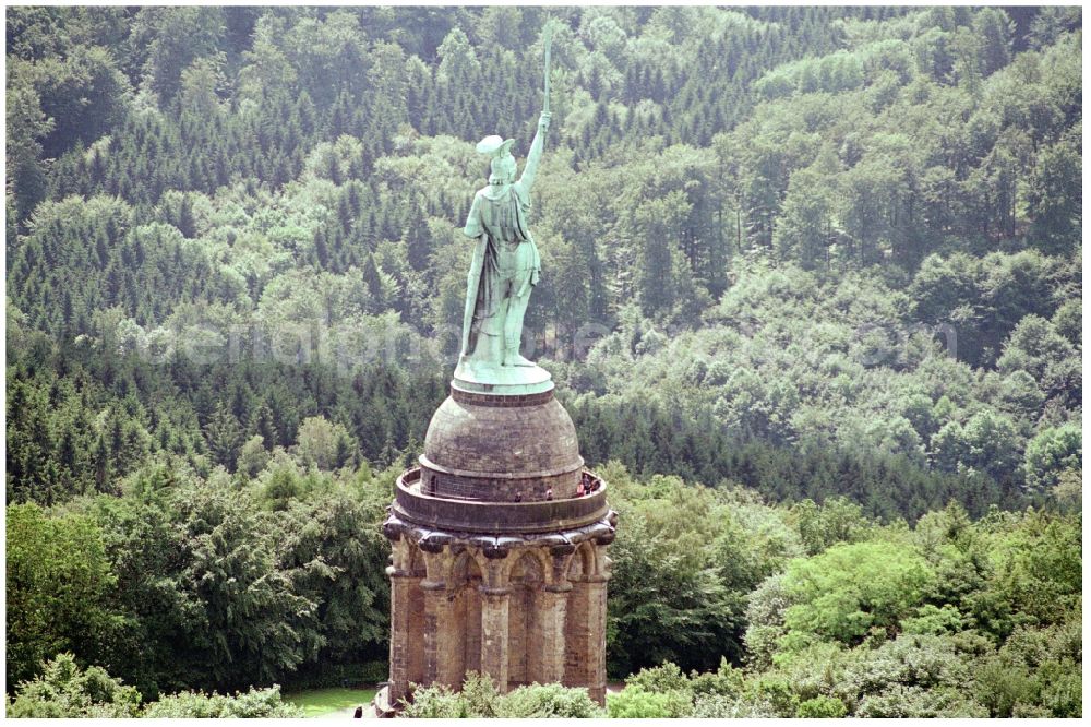 Detmold from the bird's eye view: Tourist attraction of the historic monument Hermannsdenkmal on forest Teuteburger Wald in Detmold in the state North Rhine-Westphalia