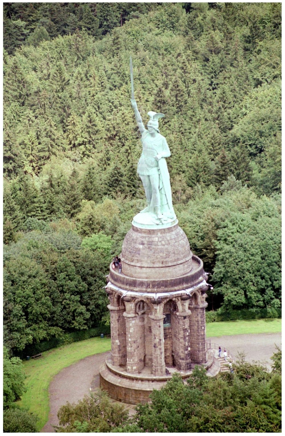 Detmold from above - Tourist attraction of the historic monument Hermannsdenkmal on forest Teuteburger Wald in Detmold in the state North Rhine-Westphalia