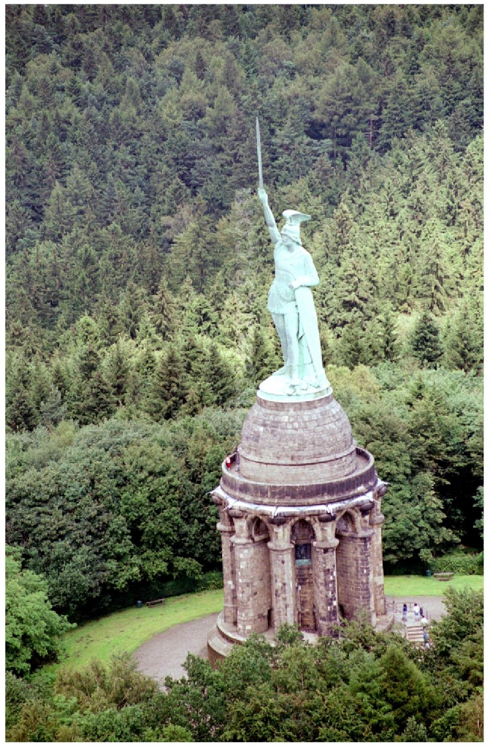 Aerial image Detmold - Tourist attraction of the historic monument Hermannsdenkmal on forest Teuteburger Wald in Detmold in the state North Rhine-Westphalia