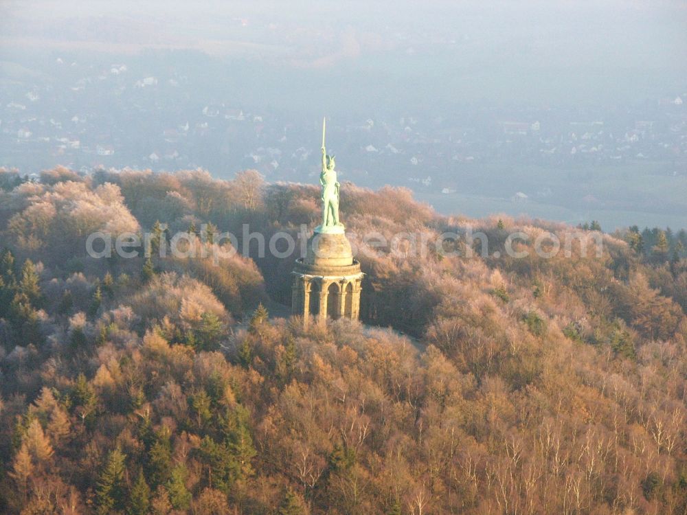 Detmold from the bird's eye view: Tourist attraction of the historic monument Hermannsdenkmal on forest Teuteburger Wald in Detmold in the state North Rhine-Westphalia