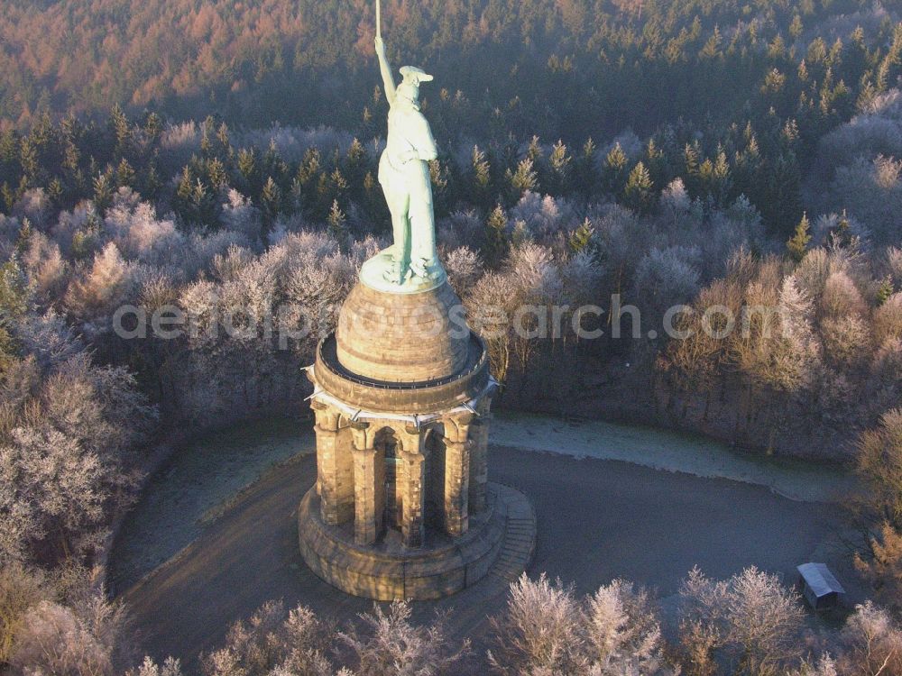 Detmold from the bird's eye view: Tourist attraction of the historic monument Hermannsdenkmal on forest Teuteburger Wald in Detmold in the state North Rhine-Westphalia