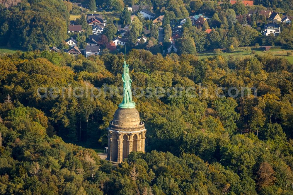 Aerial image Detmold - Tourist attraction of the historic monument Hermannsdenkmal on forest Teuteburger Wald in Detmold in the state North Rhine-Westphalia