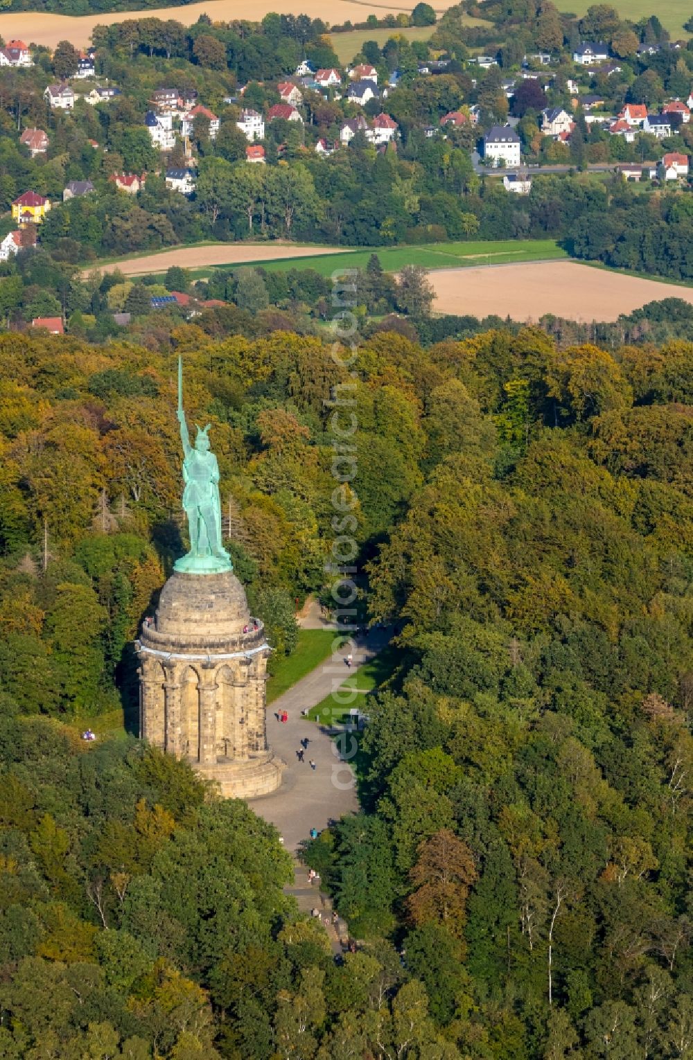 Aerial image Detmold - Tourist attraction of the historic monument Hermannsdenkmal on forest Teuteburger Wald in Detmold in the state North Rhine-Westphalia