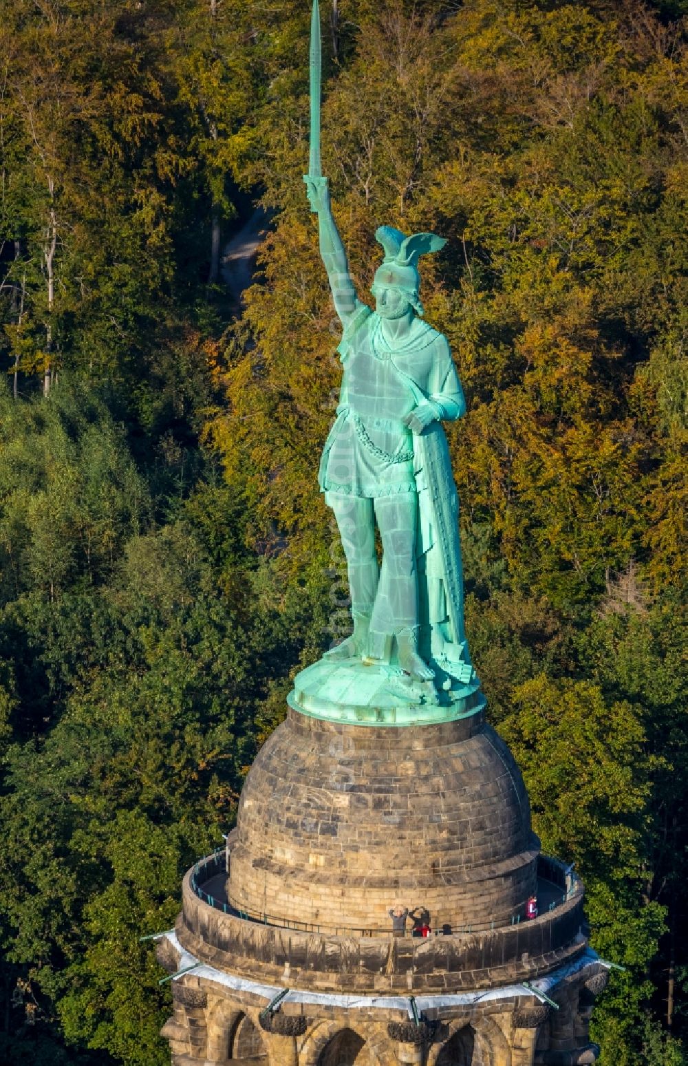 Detmold from above - Tourist attraction of the historic monument Hermannsdenkmal on forest Teuteburger Wald in Detmold in the state North Rhine-Westphalia