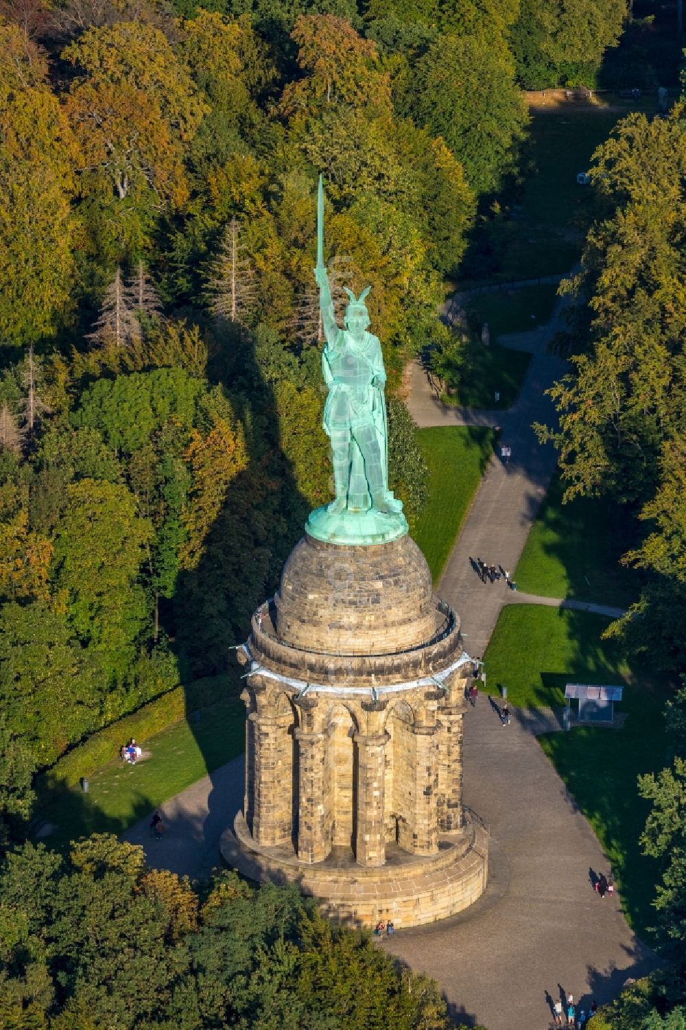 Aerial photograph Detmold - Tourist attraction of the historic monument Hermannsdenkmal on forest Teuteburger Wald in Detmold in the state North Rhine-Westphalia