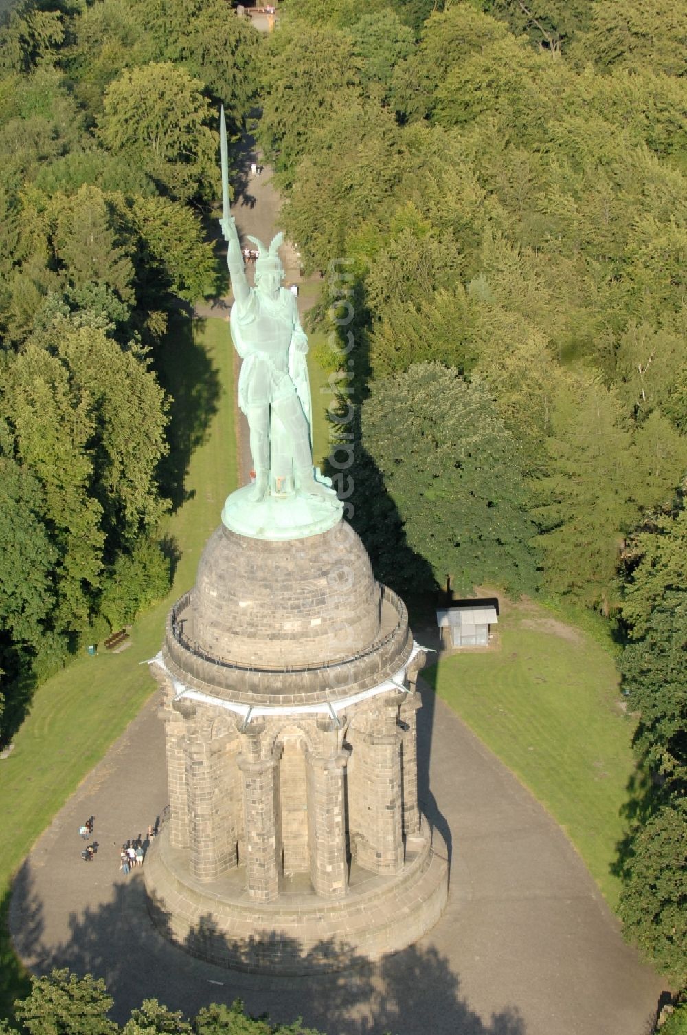 Detmold from above - Tourist attraction of the historic monument Hermannsdenkmal on forest Teuteburger Wald in Detmold in the state North Rhine-Westphalia