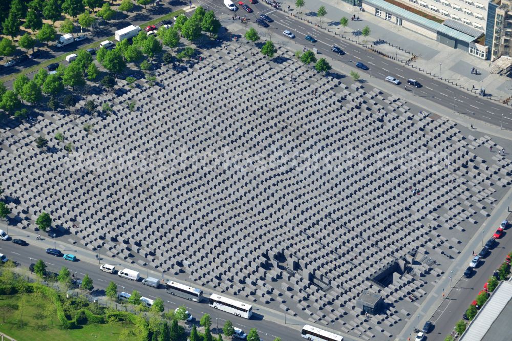 Berlin from above - Tourist attraction of the historic monument Holocaust Mahnmal an der Hannah-Arendt-Strasse in the district Mitte in Berlin in Germany